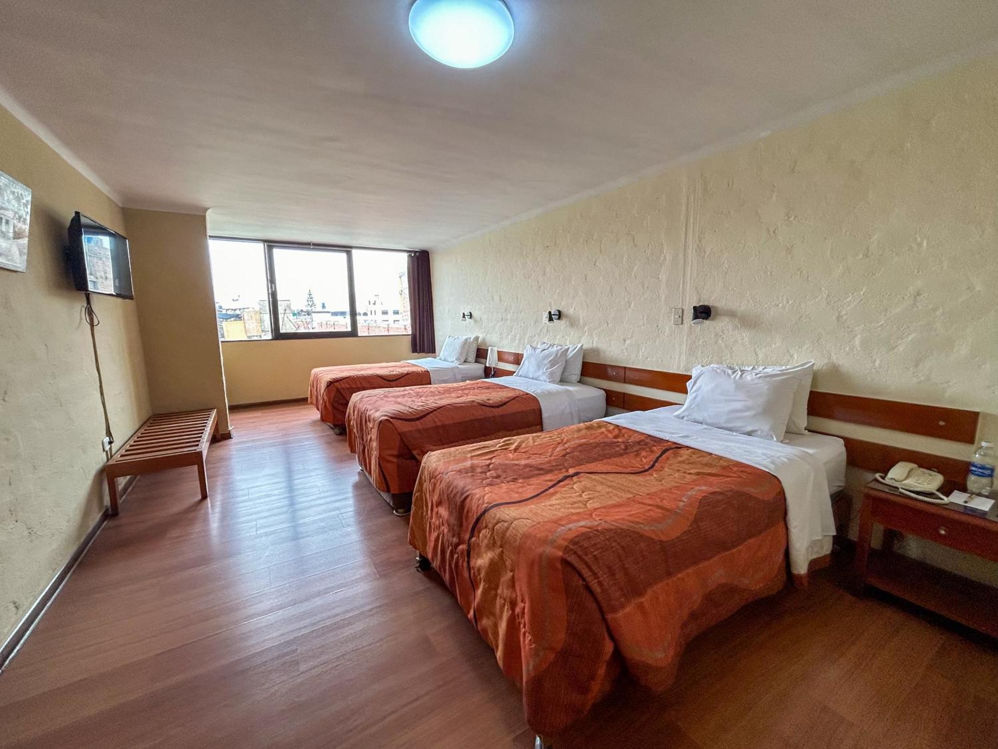 Holiday Suites Tacna Esterno foto
