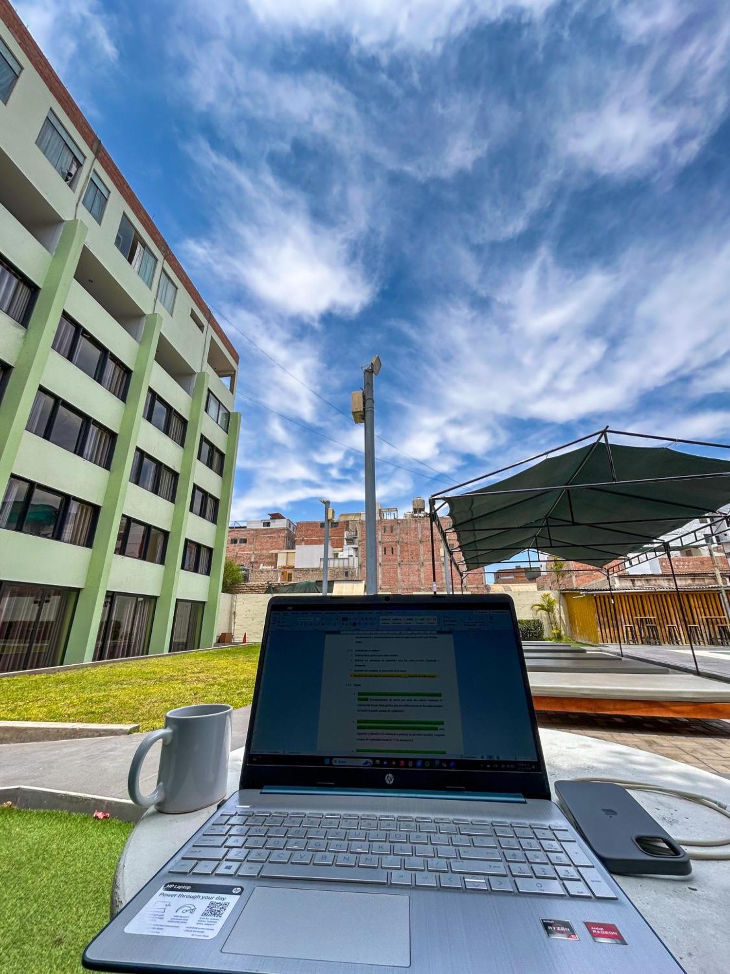 Holiday Suites Tacna Esterno foto