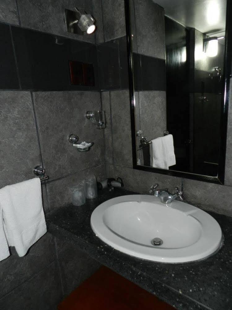 Holiday Suites Tacna Esterno foto